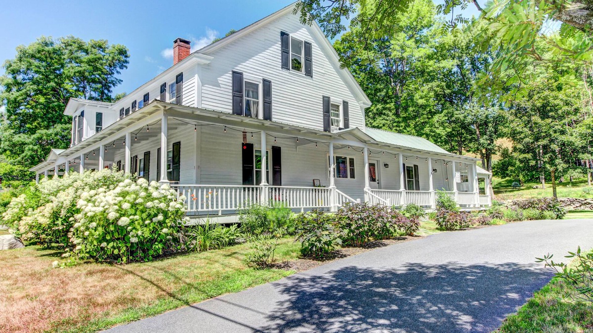 Williamsville House | *New!* A Lovely VT Home with a Hot Tub, Near Rock River and Skiing
