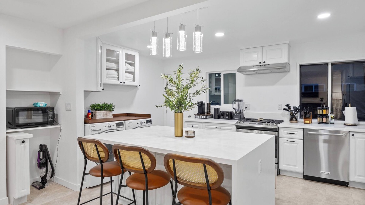 Westminster House | NEW! A Modern Oasis with Game room 15mins to Disneyland,beaches&more!