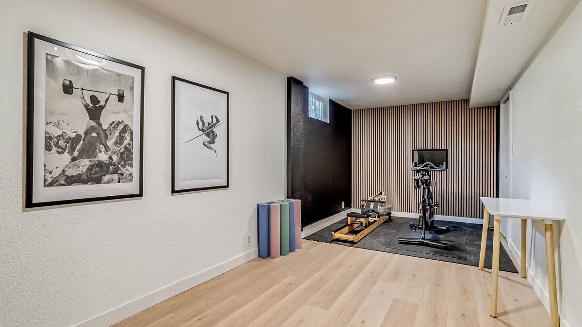 South Westminster House | New! Active Retreat- Peloton, Rowing & Yoga Space