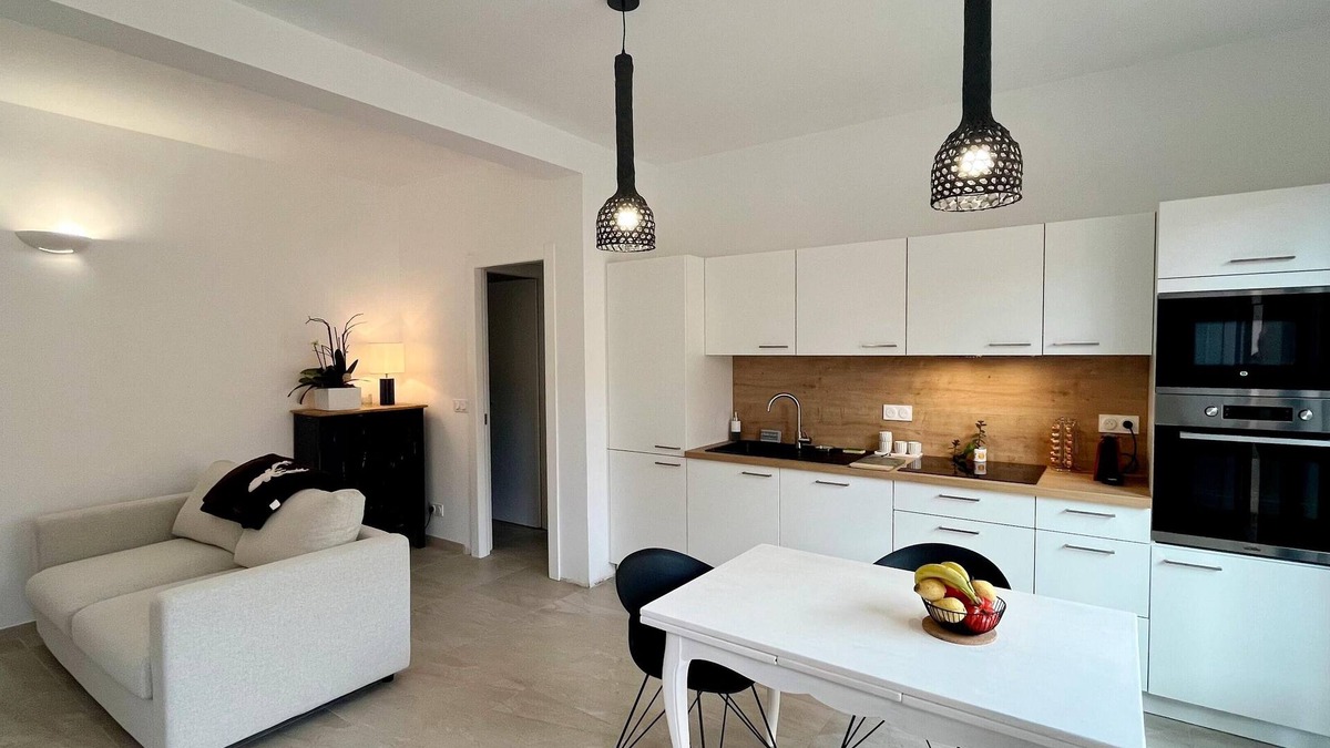 Saint-Raphael Apartment | New air-conditioned flat in a house + peaceful garden 500m from Agay beaches