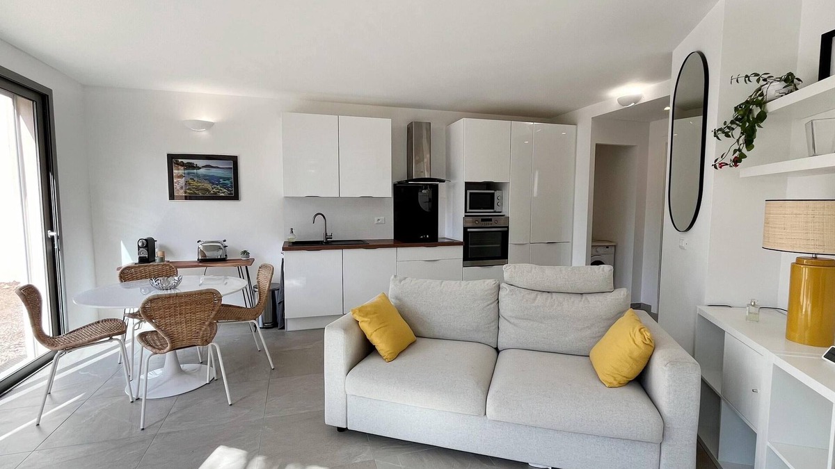 Saint-Raphael Apartment | New air-conditioned apartment in house + peaceful garden just 500m from the sea.