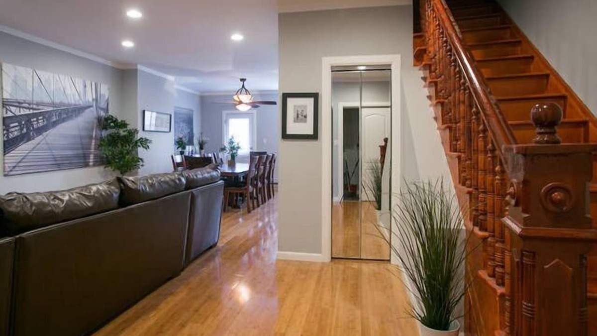 Bushwick House | *NEW*ALL BRAND NEW FURNITURE,BEDS,TVS&PLACE IS HUGE&15 MIN SUBWAY 2 DOWNTOWN NYC