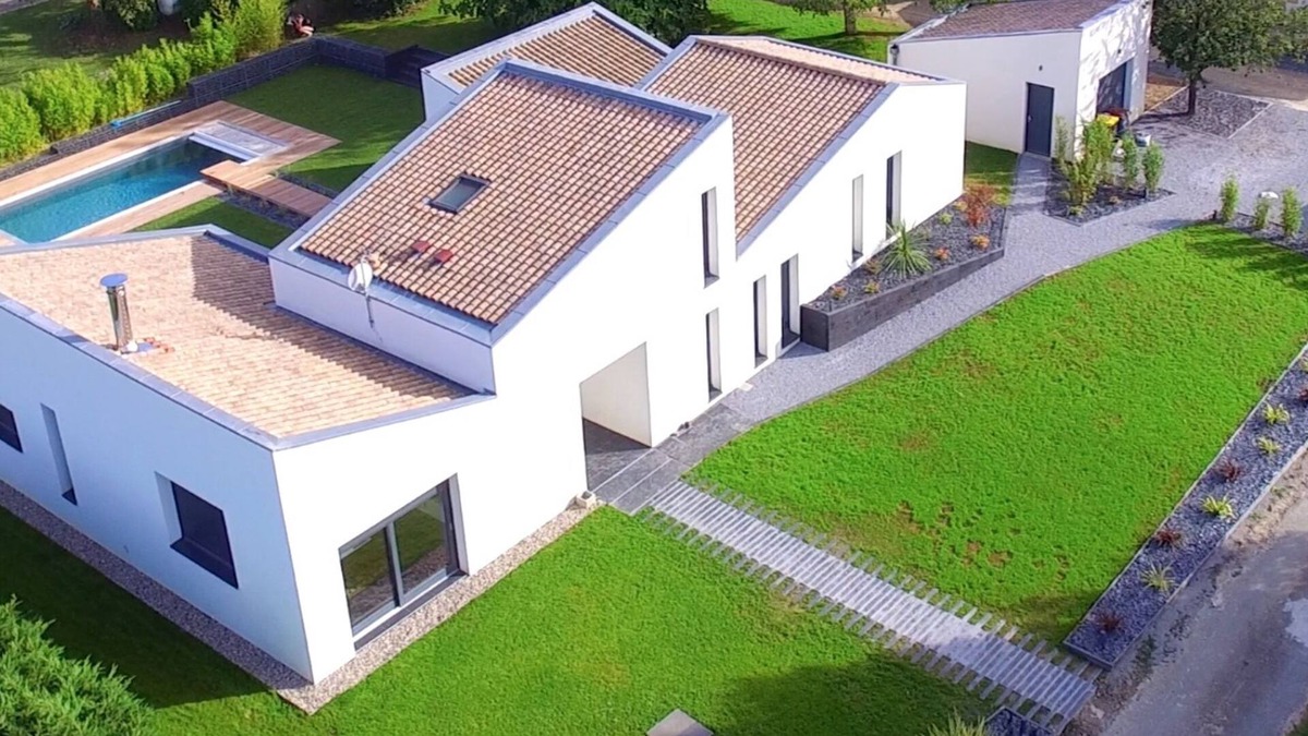 Saint-Germain-Du-Puch House | New all comfort design house with swimming pool in the middle of nature