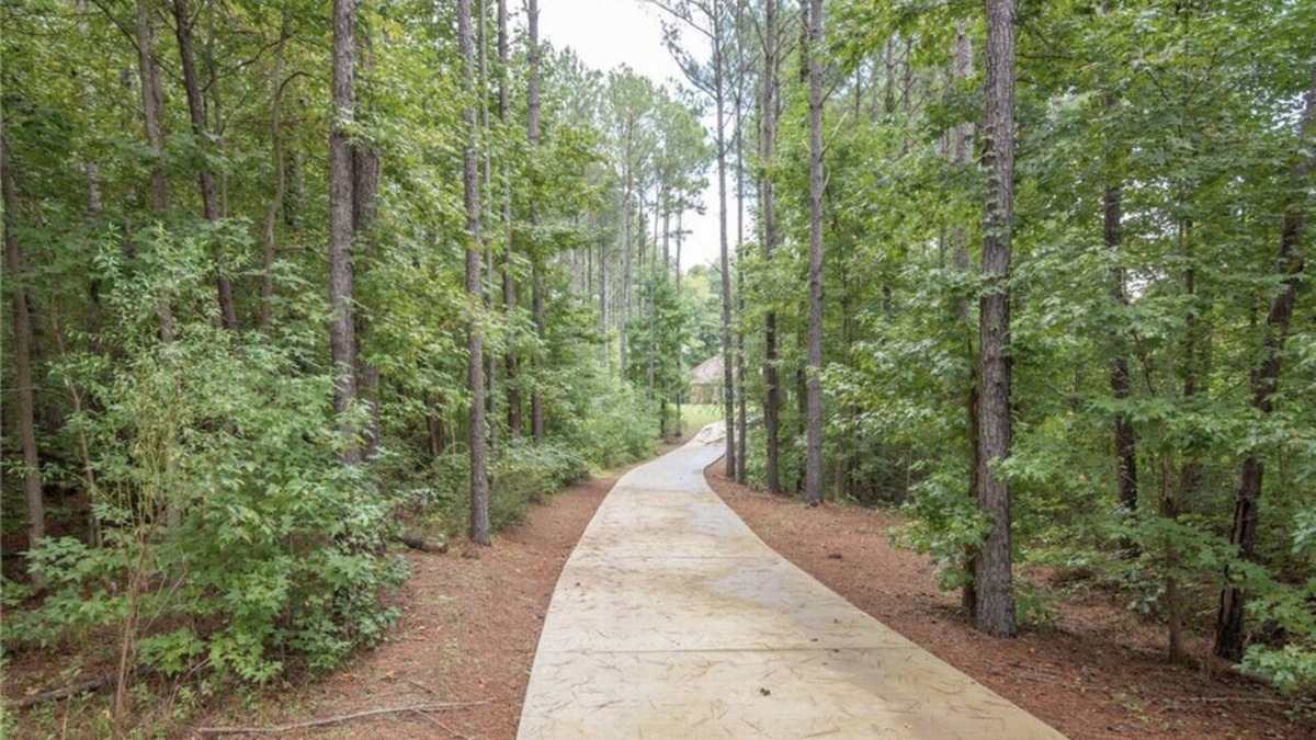 Northport House | NEW All Seasons U of Alabama Lakefront Tuscaloosa | Host Featured on HGTV