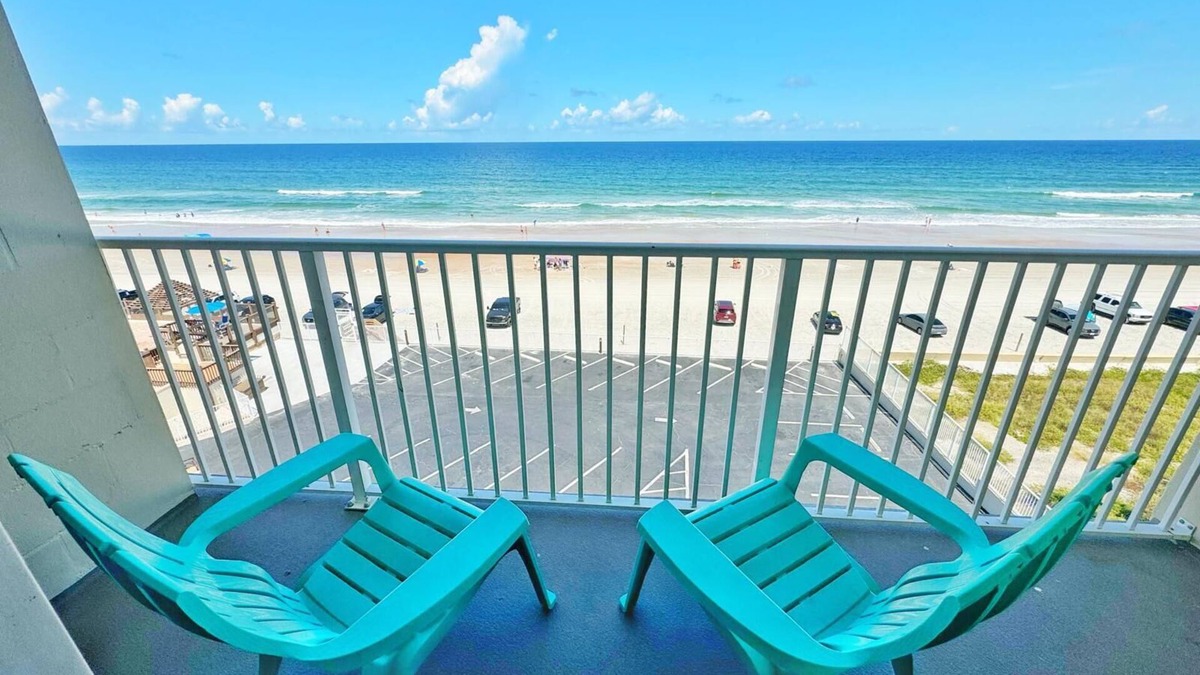 Bostwick Park Apartment | NEW Amazing Ocean Front Studio W/Private Balcony!