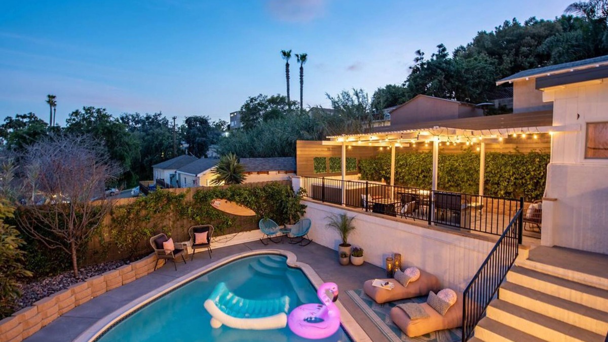 Golden Hill House | *NEW* Amazing Paradiso Urbano – POOL;SPA;GAMEROOM!