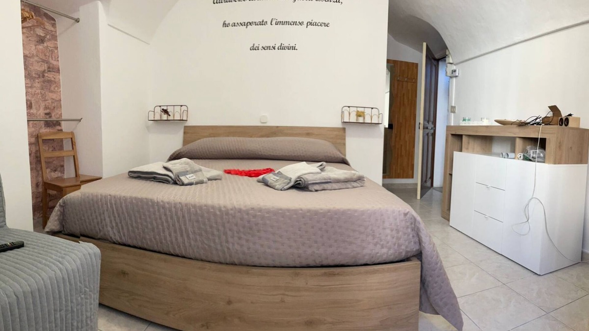 Dolceacqua Apartment | New and bright apartment 100 meters from the central square, castle view
