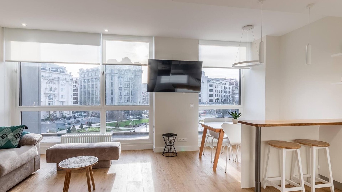Bilbao City Centre Apartment | New and bright in Plaza Moyua
