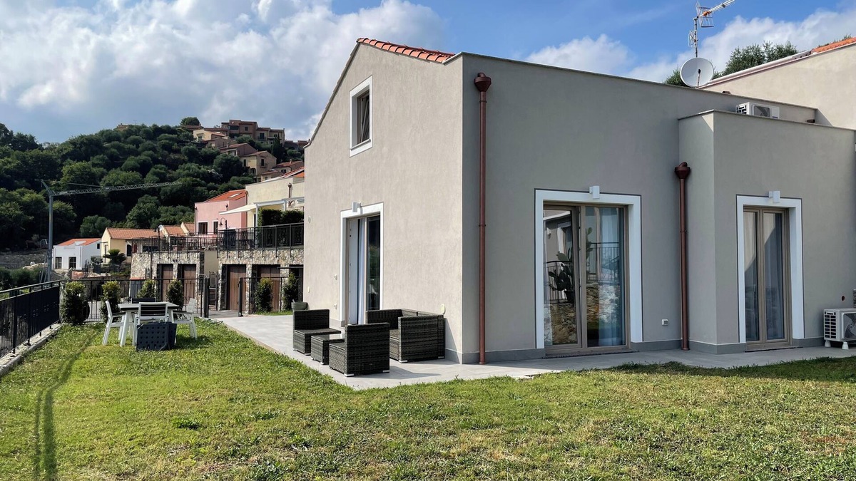 Finalborgo Villa | New and cozy hillside cottage with panoramic views