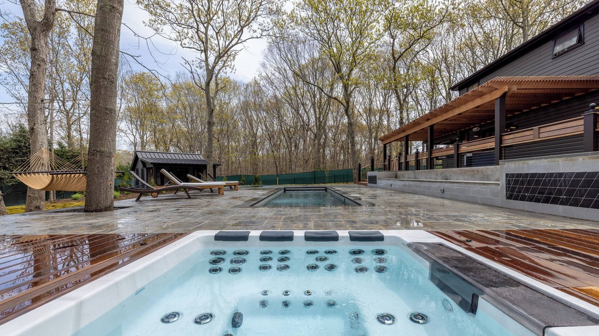 Bridgehampton House | New and Modern Bridgehampton Accommodations