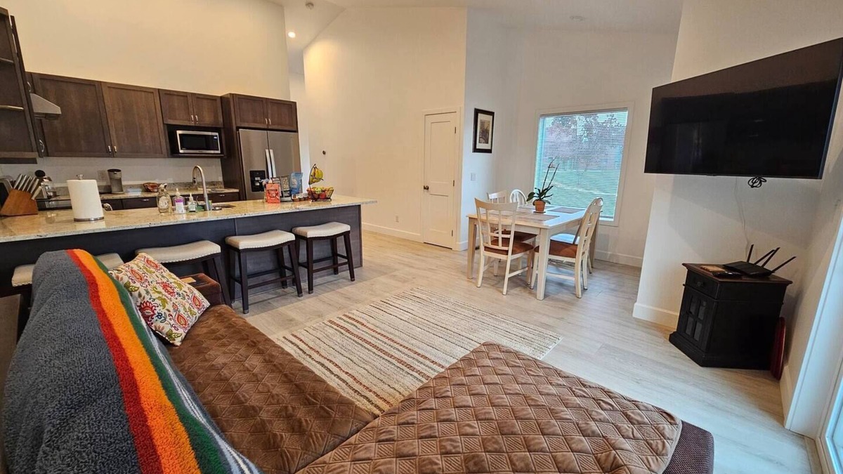 Wenatchee House | New and Spacious Townhouse in the Heart of Wenatchee - Unit A