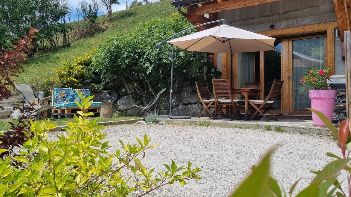 Manigod Apartment | New and warm apartment in south facing chalet in Manigod