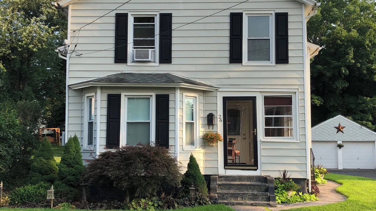 Southington House | NEW-Another Fun Downtown Location 1st floor
