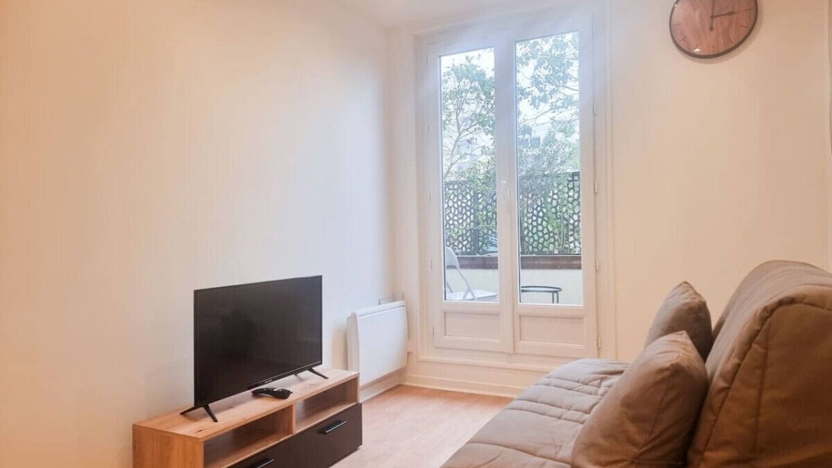Montigny-le-Bretonneux Apartment | New apartment in the heart of the city