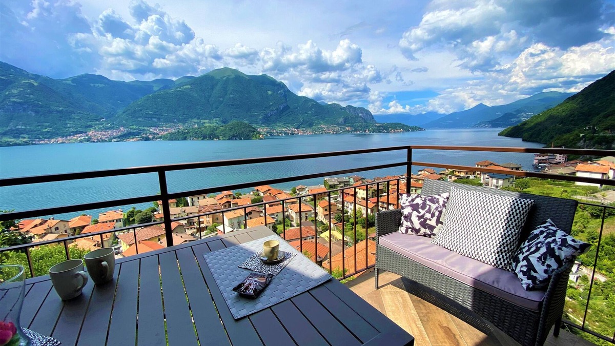 Lezzeno Apartment | NEW APARTMENT NEAR BELLAGIO! BALCONY GARDEN, & STUNNING VIEW! SMERALDO