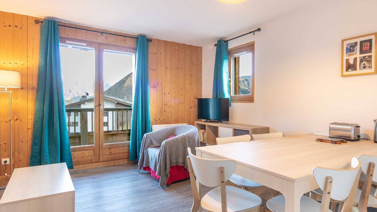 Saint-Sorlin-d'Arves Apartment | New apt 6 ppl, 2 balconies, pool