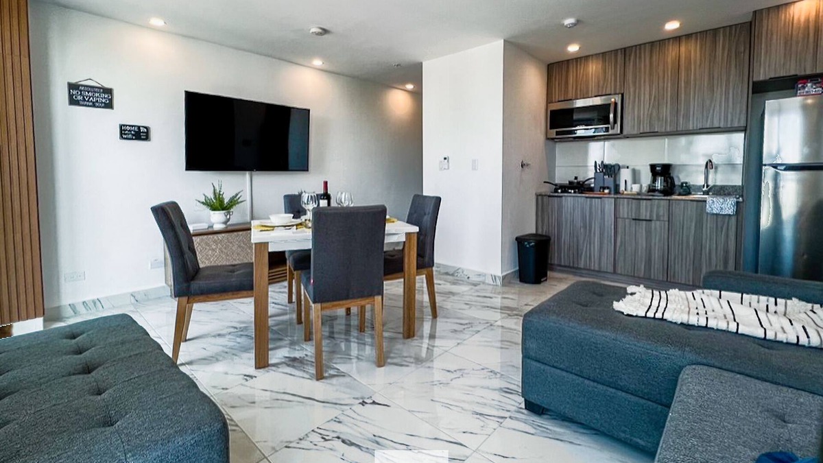 Panama City House | New Apt Great Hosts & Location