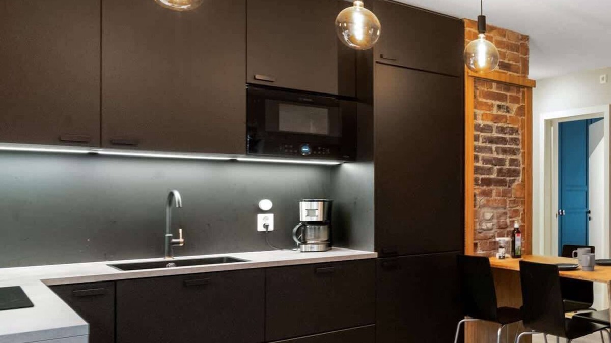 Arstad Condo | New Apt with heated flooring, fast WI-FI - smart-TV!