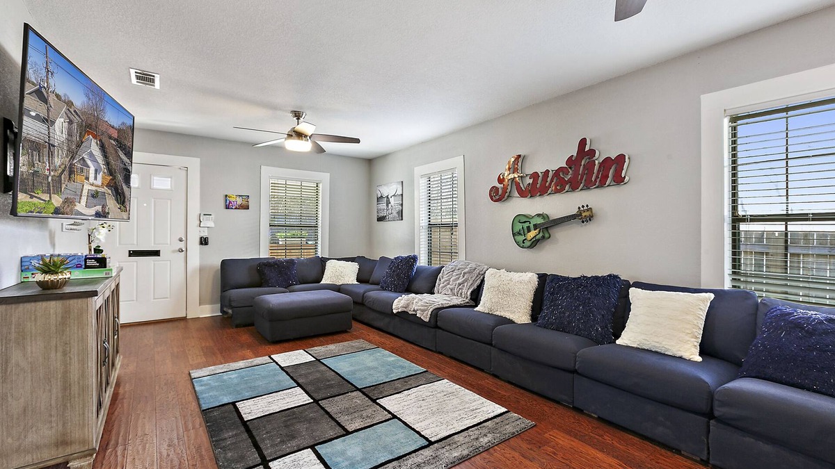 Galindo House | (NEW) ATX Fun-Scape, 11 beds, 2 miles to downtown