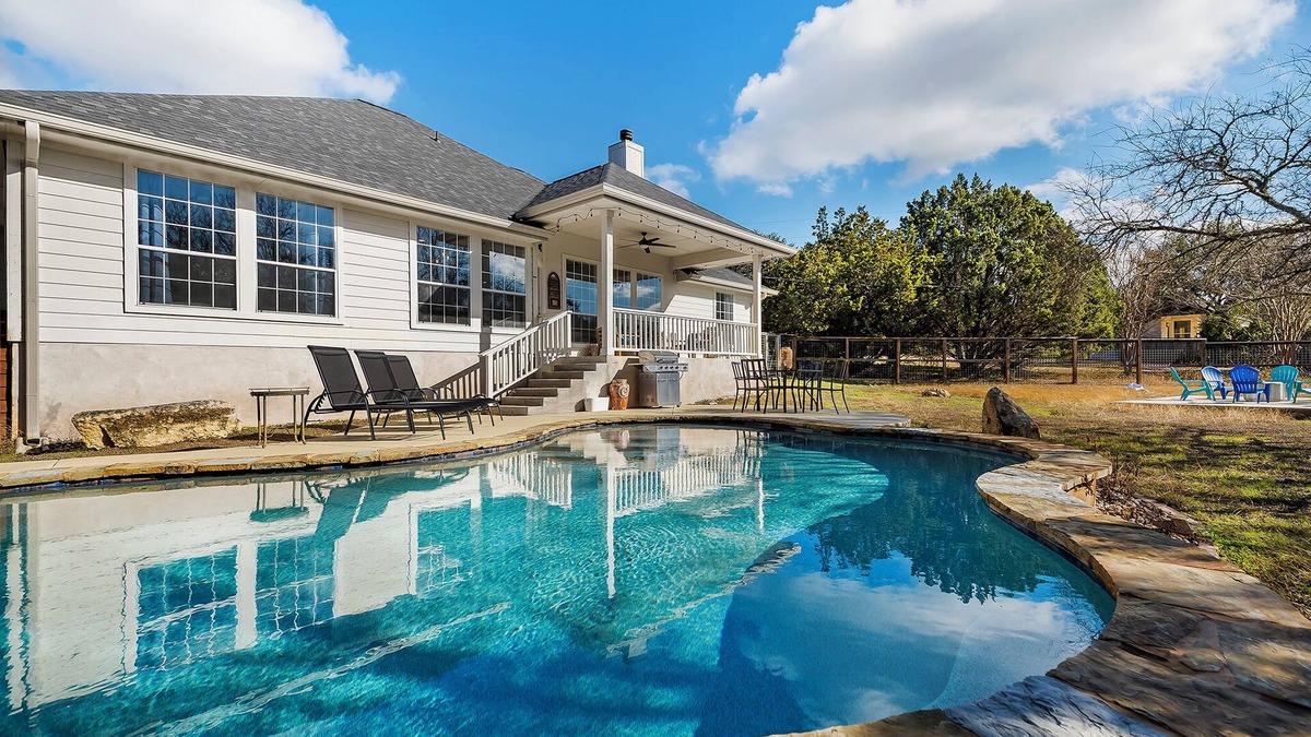 Hays County House | NEW Austin Hill Country -Modern, comfortable, private home - pool, fire pit, 4bd