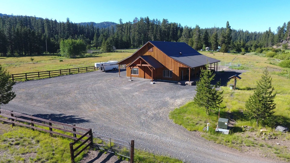 Prineville Cabin | New Barn Dominiam on Marks Creek, next to Ochoco National Forest