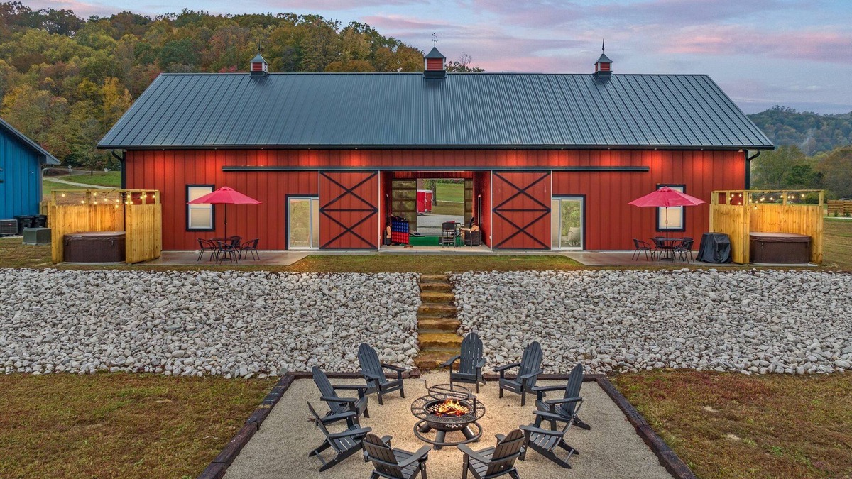 Stanton House | New Barndo/Kayak Launch/2 Private Hot Tubs
