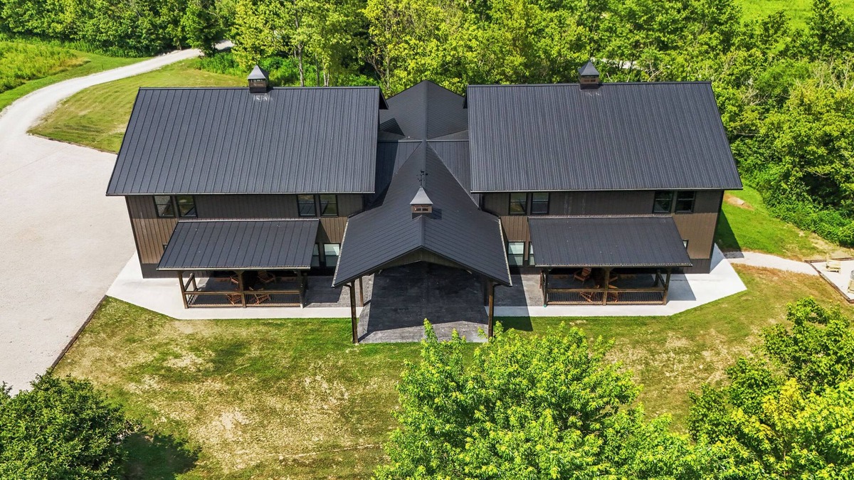 Stanton House | New Barndominium/Sleeps 24/4 Kitchens/4 Hot Tubs/4 Firepits