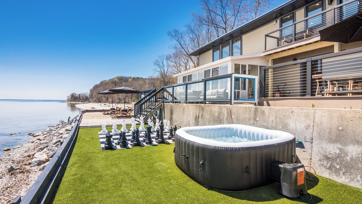 Traverse City House | NEW! Bay Shore Retreat – Hot Tub, Games & Mins to Downtown TC! ➠ 7345