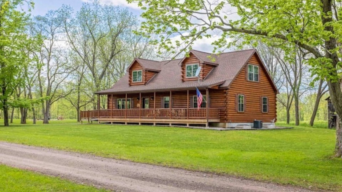 Oaks Corners Cabin | NEW! BC Retreat with Fireplace,Game Room,Hot Tub!