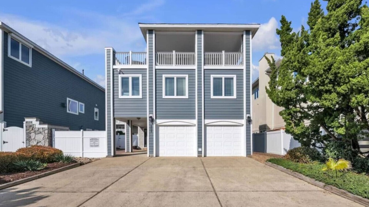 Croatan Beach House | NEW! Beach House 7Bd 5Bth Pool/Hot Tub/Boating