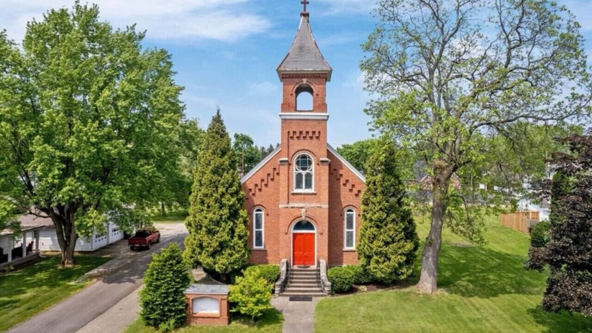 Bolivar Apartment | New! Beautiful 1903 Church in Bolivar Sleeps 8