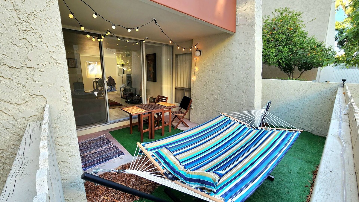 Entertainment District Condo | New Beautiful Condo in Heart of Scottsdale! Lux King Bed