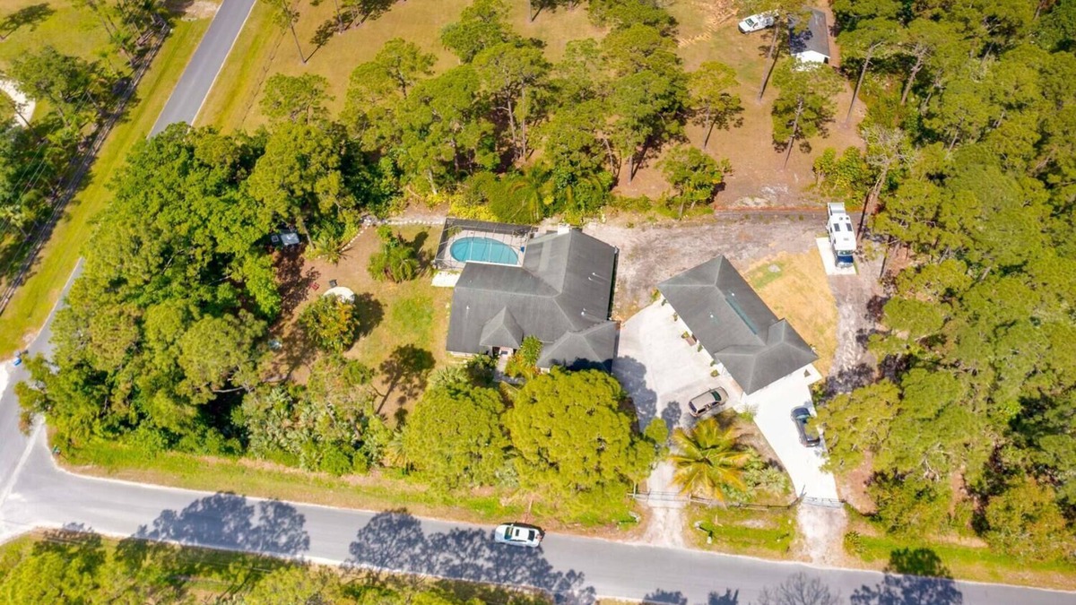 Jupiter Farms Bed & Breakfast | New Beautiful Country Retreat with Luxury Finishes