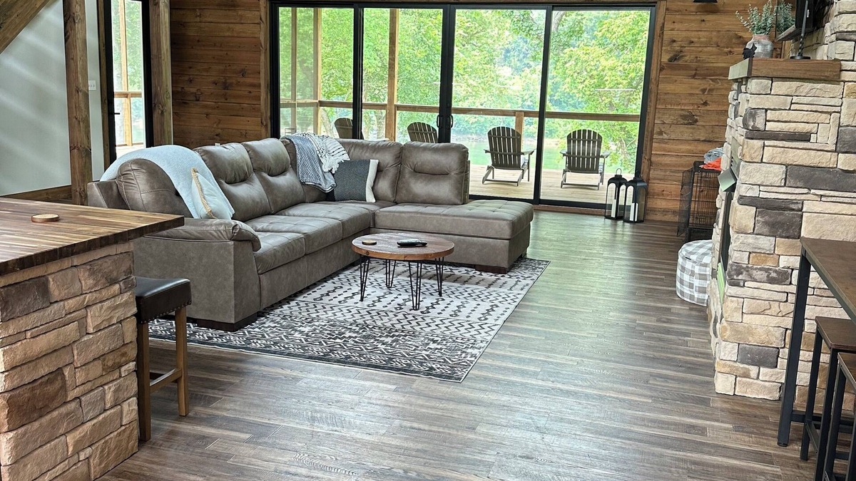 Lone Rock House | NEW BEAUTIFUL HOME RIGHT ON THE WHITE RIVER! WALK-IN WHITE RIVER ACCESS!
