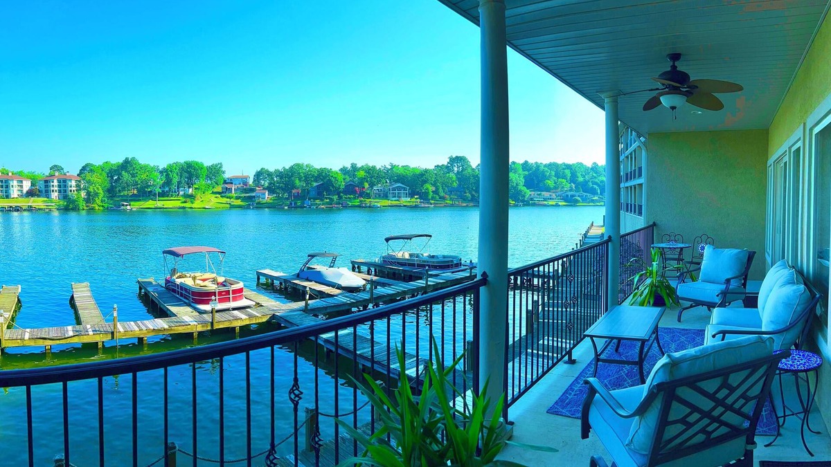 Lake Hamilton Condo | New Beautiful Lake Condo with 180°Lakefront View-Main Channel, Central Location!