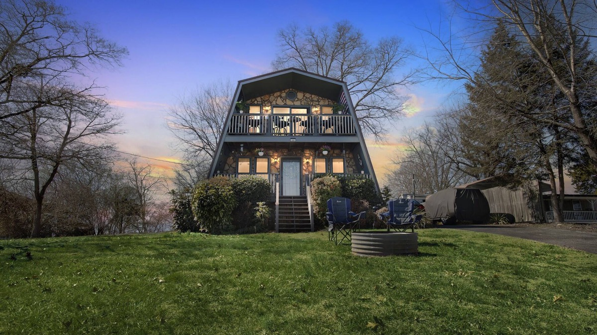 Rutledge House | NEW! Beautiful Lakeview Chateau with Stunning Views