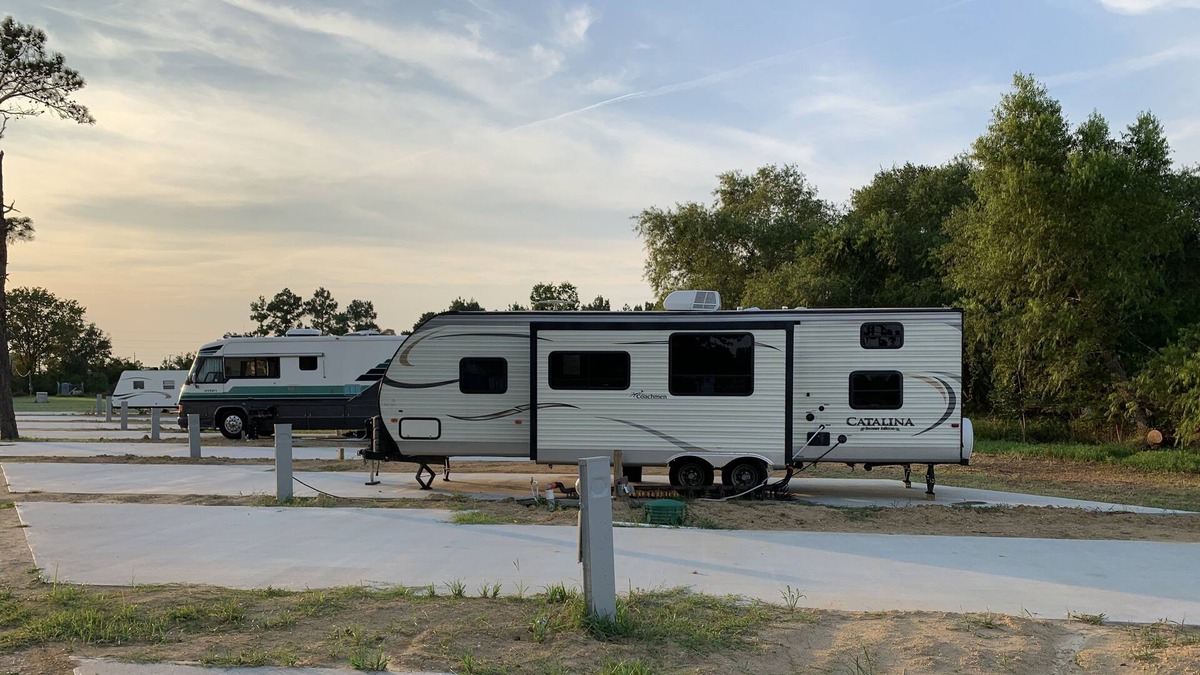 Crosby House | New Beautiful RV - Free Wi-Fi and Cable