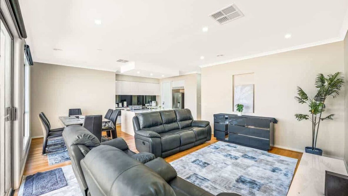 Clyde North House | New Berwick Waters Family Estate in Clyde North!
