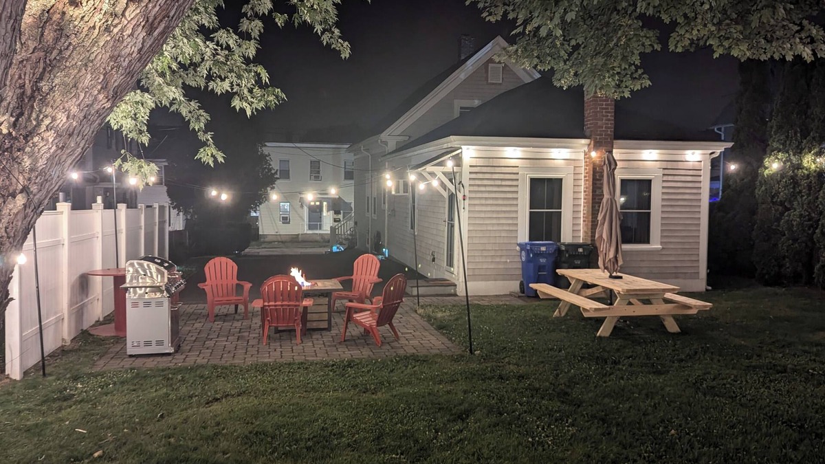 Bristol House | NEW, Big Home, Fun Yard, centrally located. BRISTOL'S PORTSIDE RETREAT!