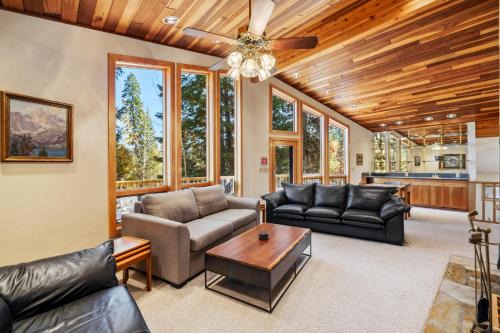 McCall House | New! Birch Fairway House - On golf course - Hot tub - Garage - Family friendly
