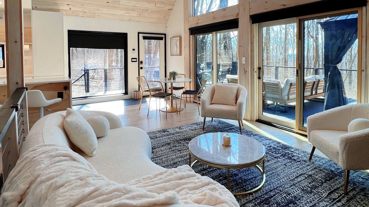 Linden Cabin | *NEW* Black Luxe A-Frame w/ Spa, Gameroom, Movie