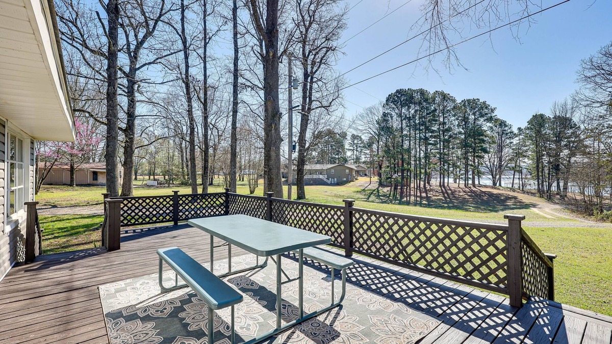 New Blaine House | New Blaine Getaway - Walk to Lake Dardanelle!