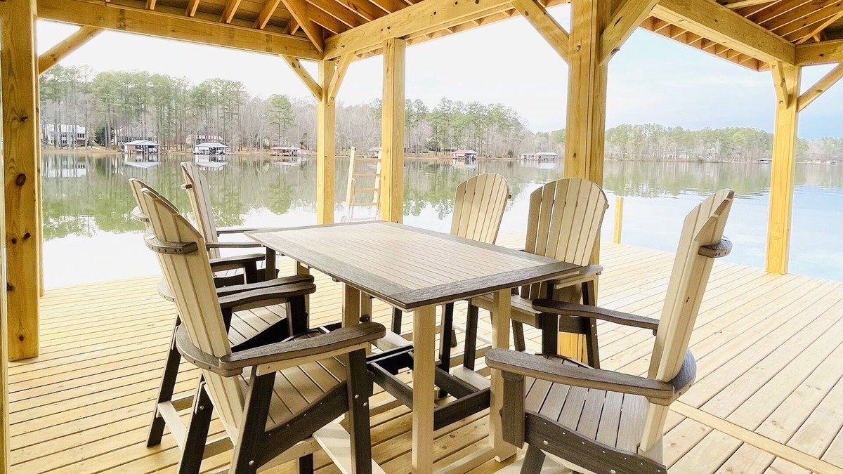 Littleton Cottage | NEW BOATHOUSE! 5Br + Flat 1 Acre Lakefront + Kayaks + Shuffleboard + Firepit