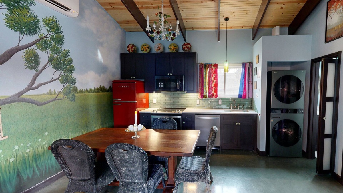Capital View Cottage | New Boho Hillcrest cottage, fully furnished, month minimum