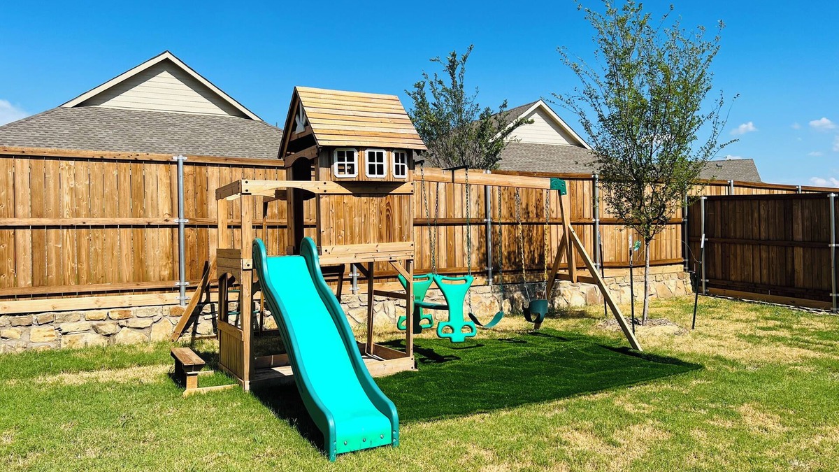 Little Elm House | New Brand House: Temporary Relocation Contractors Nurses!