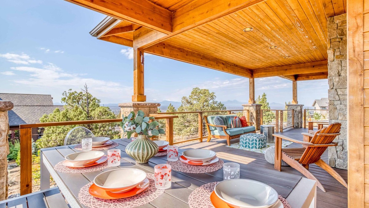 Powell Butte House | New Brasada Ranch Construction, Gourmet Kitchen, Deck, Fireplace and King Suite
