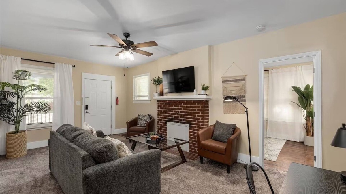 Ypsilanti Apartment | NEW! Bright and Newly Remodeled Apartment Near EMU 1