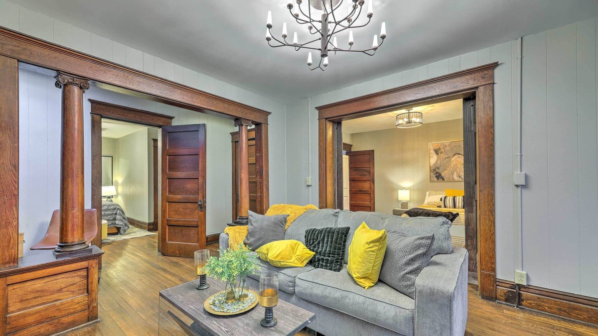 Huntington Apartment | NEW! Bright Huntington Apartment Near Parks
