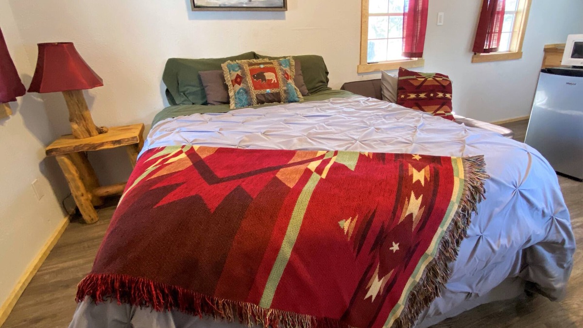 Custer Cabin | NEW! Buffalo Dreams Cabin at Dakota Dream B&B
