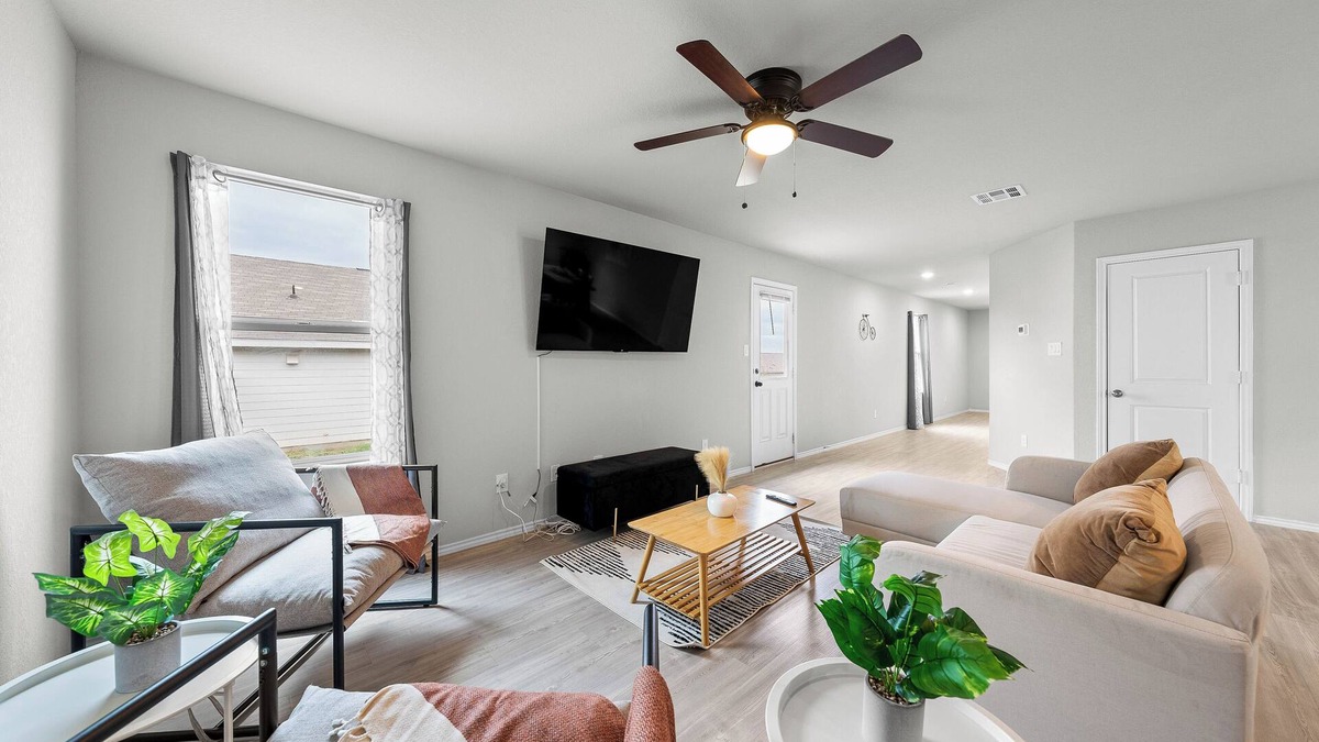 Southside House | NEW BUILD! 3BR - Near Lackland & Seaworld
